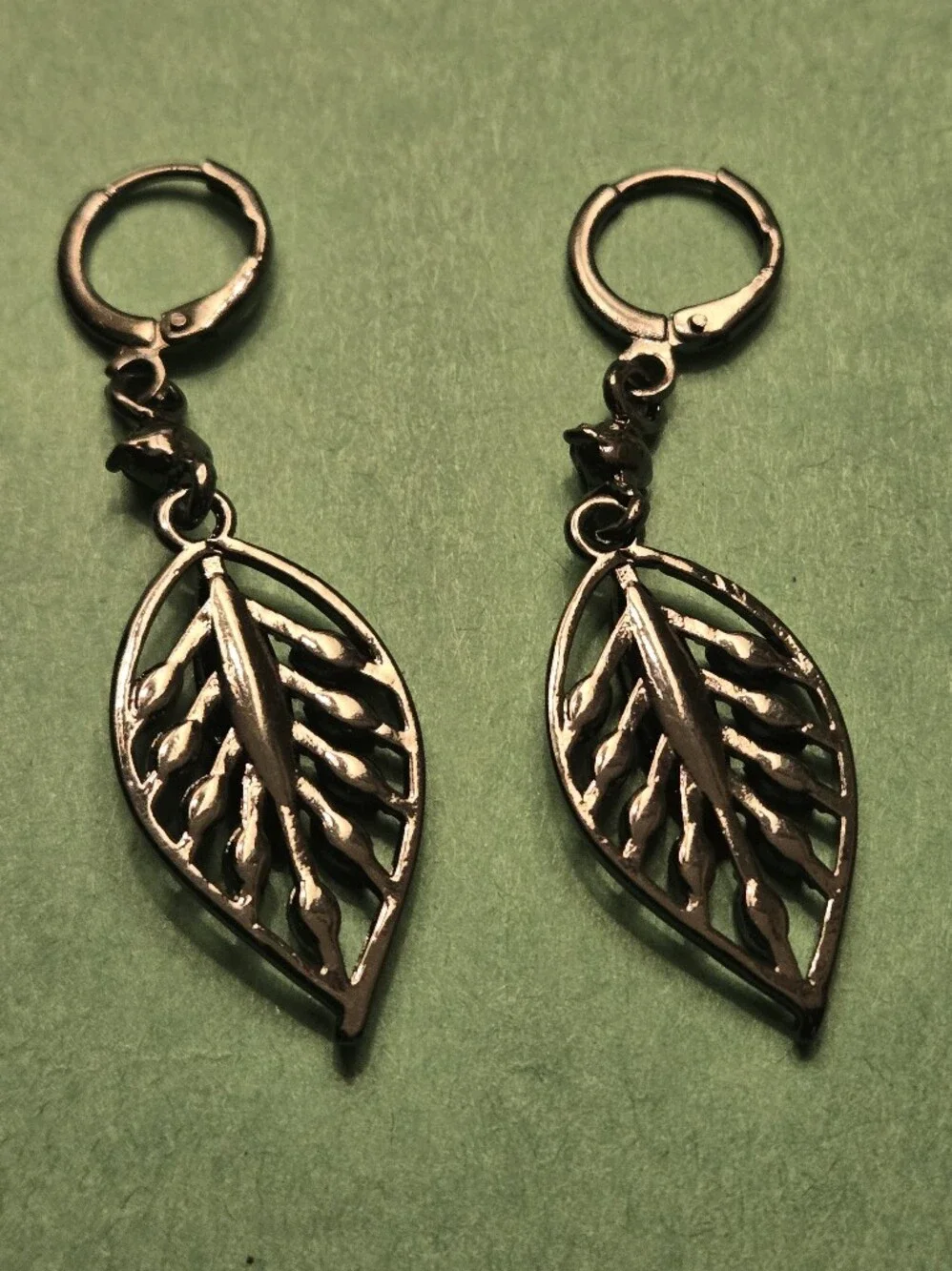 Leaf-shaped Drop Earrings Inlaid with Black Glass Gun Plated Black
